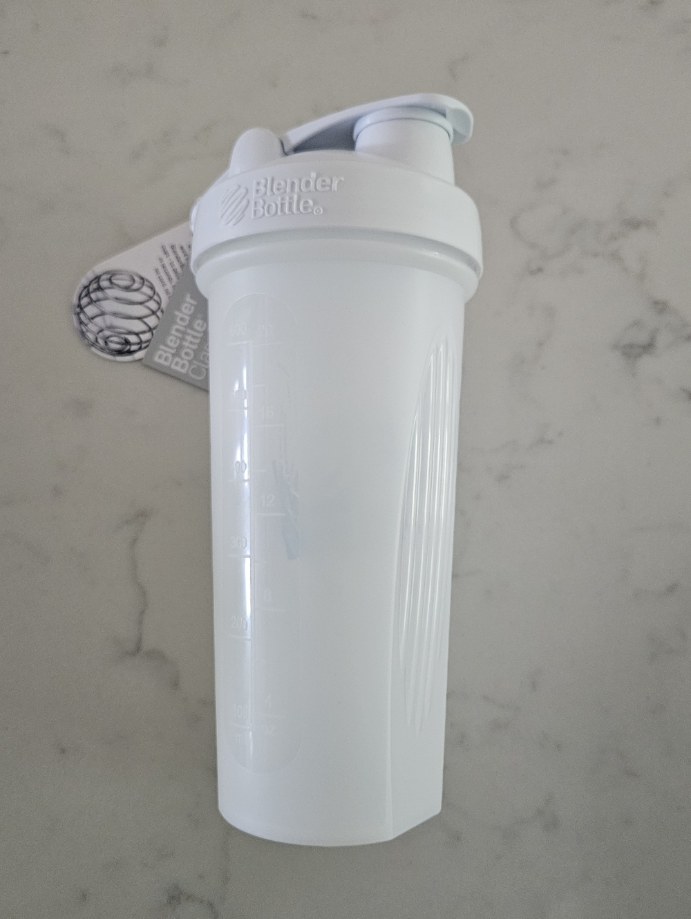 28 oz classic blender bottle for protein shakes bpa free. White.